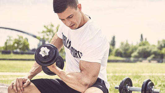 Musculation avec les haltères courts - Gorilla Sports France